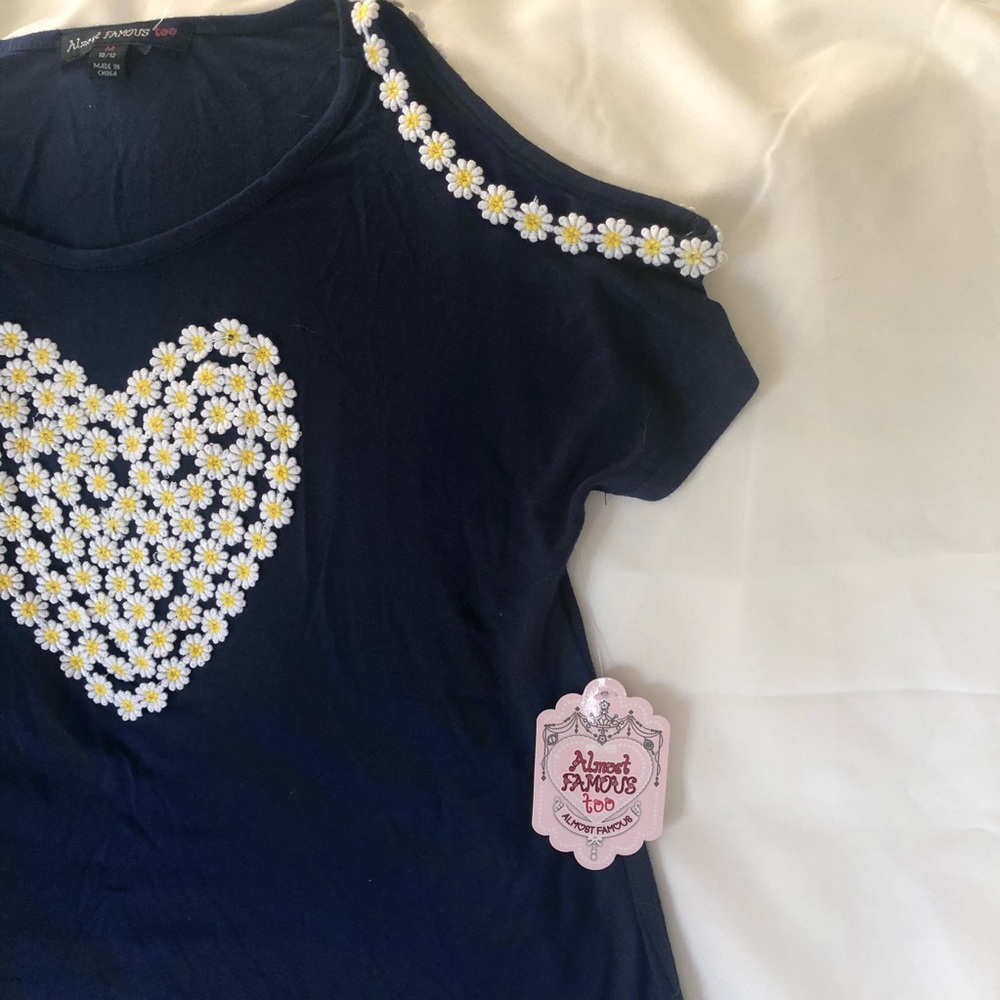 Almost Famous girls navy blue tank top with heart of daisies on front Size M - Picture 8 of 12